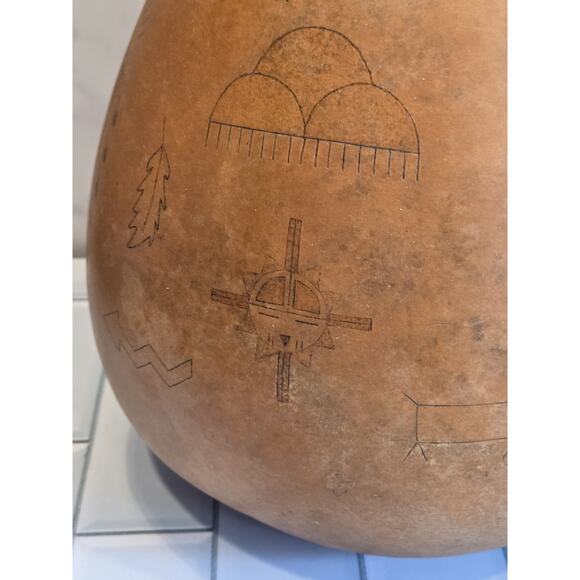 Native American Hand Etched Gourd Signed Southwest Art Design 1988 15"x8½" EUC - Picture 16 of 16